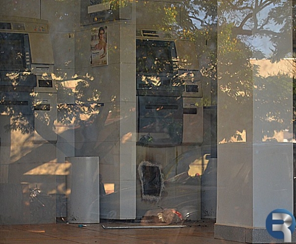 Caixas eletrÃ´nicos do Banco do Brasil sÃ£o arrombados em SidrolÃ¢ndia