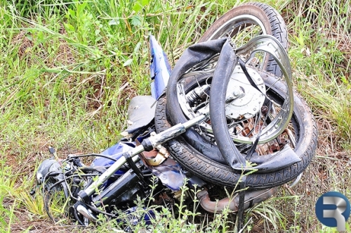 Acidente envolvendo GM Monza e CaminhÃ£o tira a vida de motociclista na 060