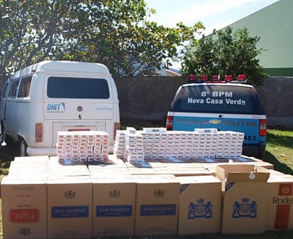 PM apreende 30 mil maÃ§os de cigarro em perua com adesivo do Dnit em MS