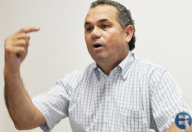 Candidato do PMDB derrubara popularidade de EnelvoÂ, diz Moacyr