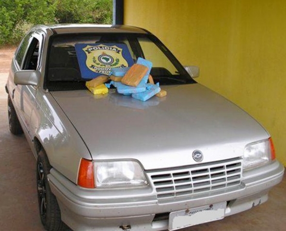 Motorista Ã© preso transportando 11,5 kg de cocaÃ­na