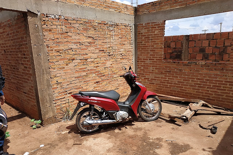 Ladrões abandonam motocicleta que roubaram na madrugada da última segunda-feira
