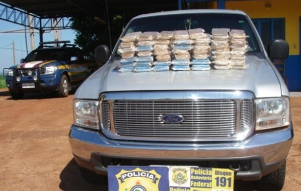 PRF apreende quase 80 kg de cocaÃ­na; droga seria levada para SP