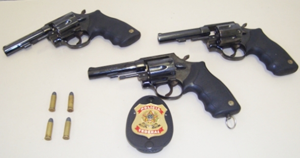 PF prende funcionÃ¡rio de empresa de seguranÃ§a transportando armas irregularmente