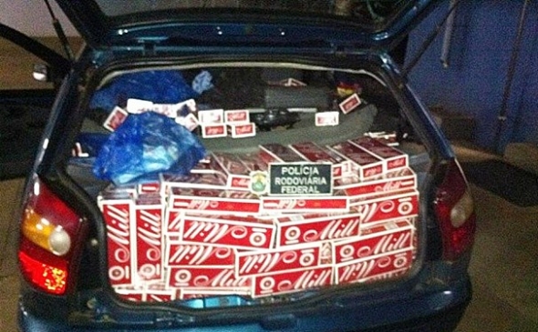 PRF apreende 10 mil maÃ§os de cigarro e 10 kg de agrotÃ³xico contrabandeados