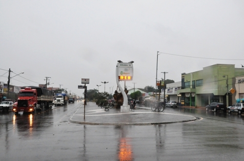 Chuva alivia clima seco e baixa umidade do ar em SidrolÃ¢ndia