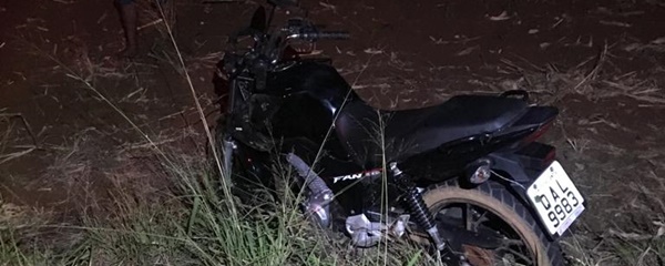 Motociclista de 28 anos sofre acidente ao bater moto em vaca solta na pista