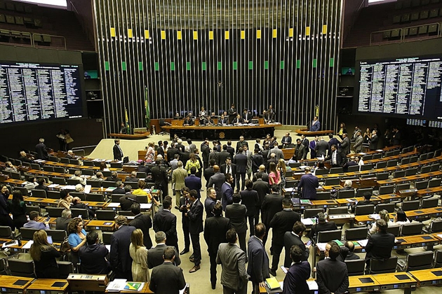 CÃ¢mara aprova MP que cria o programa MÃ©dicos pelo Brasil