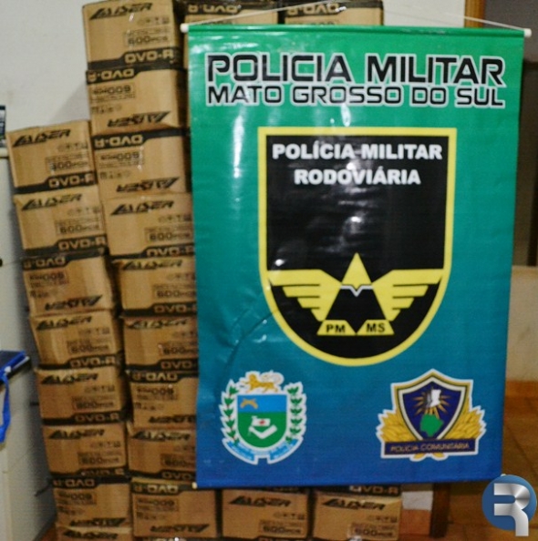 PRE apreende três veÃculos com contrabando de cigarro, DVDs e perfumes