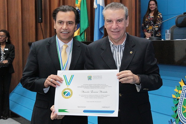 Paulo CorrÃªa entrega Medalha do MÃ©rito Desportivo a Marcelo Miranda e Rodrigo Terra