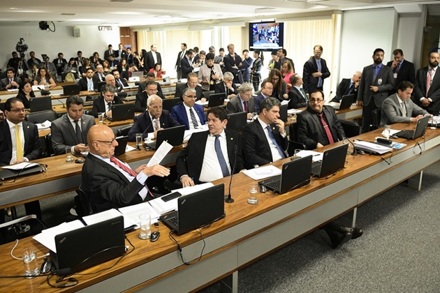 CCJ do Senado aprova relatÃ³rio que pede a suspensÃ£o do decreto de Bolsonaro sobre armas