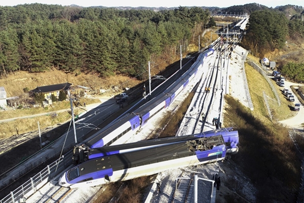 Trem de alta velocidade descarrila e deixa feridos na Coreia do Sul