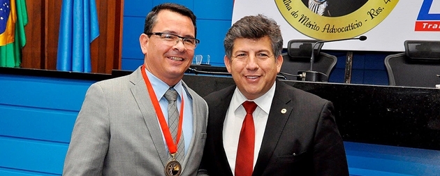 Advogado Daniel Alves Ã© homenageado na Assembleia com Medalha do MÃ©rito