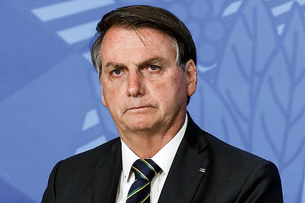 Bolsonaro nega mudanÃ§as na equipe ministerial e elogia Weintraub