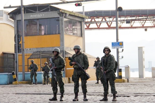 Caminhoneiros encerram greve no Porto de Santos
