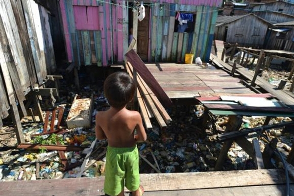 Pobreza extrema cresce em 25 estados brasileiros, aponta estudo