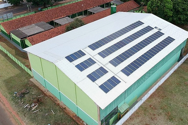 Reinaldo Azambuja inaugura sistema de energia solar em escola estadual