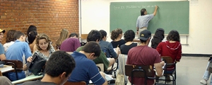 Brasil tem dificuldade de atrair jovens para a carreira de professor