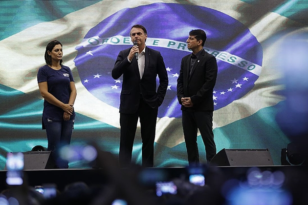 Povo estÃ¡ indo Ã s ruas em defesa do futuro da naÃ§Ã£o, diz Bolsonaro