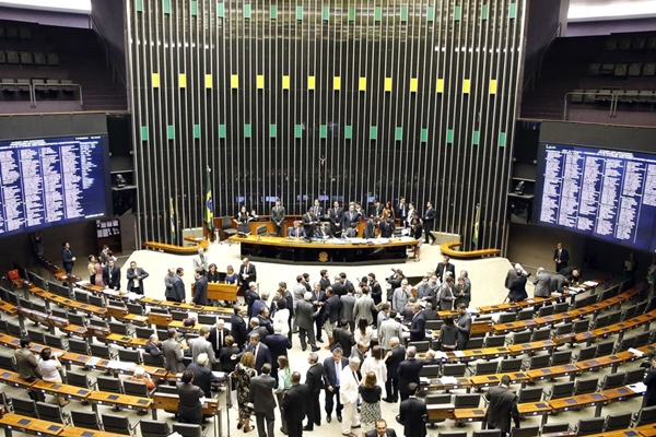 PT perde deputados, mas ainda tem maior bancada da CÃ¢mara; PSL de Bolsonaro ganha 52 representantes