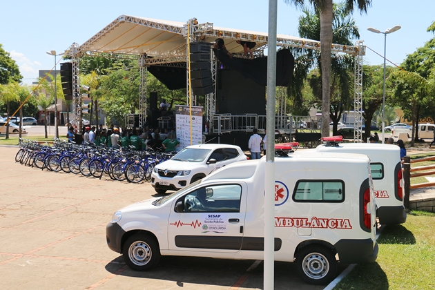 Prefeitura compra mais 2 ambulÃ¢ncias e 55 bicicletas para agentes de saÃºde