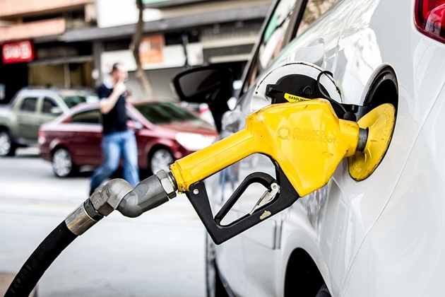 PreÃ§o mÃ©dio da gasolina no posto cai quase 1%; diz ANP