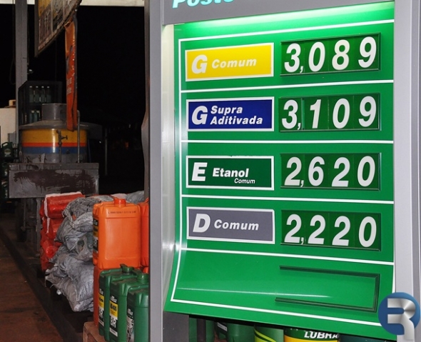 O litro da gasolina ultrapassa os trÃªs reais e assusta consumidores em SidrolÃ¢ndia