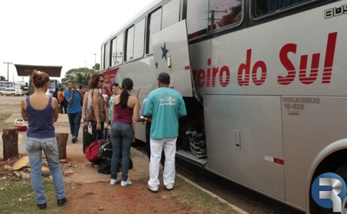 Cruzeiro do Sul diz que dobra oferta de lugares e atribui superlotaÃ§Ã£o de Ã´nibus aos domingos a clandestinos