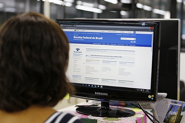 Receita libera amanhÃ£ consulta a primeiro lote de restituiÃ§Ã£o de IR