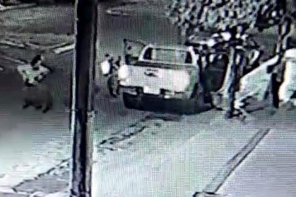 CÃ¢meras flagram dupla atirando durante assalto a Nelsinho Trad