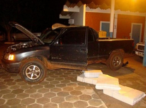 Mais de uma tonelada de maconha Ã© apreendida em caminhonete em Amambai