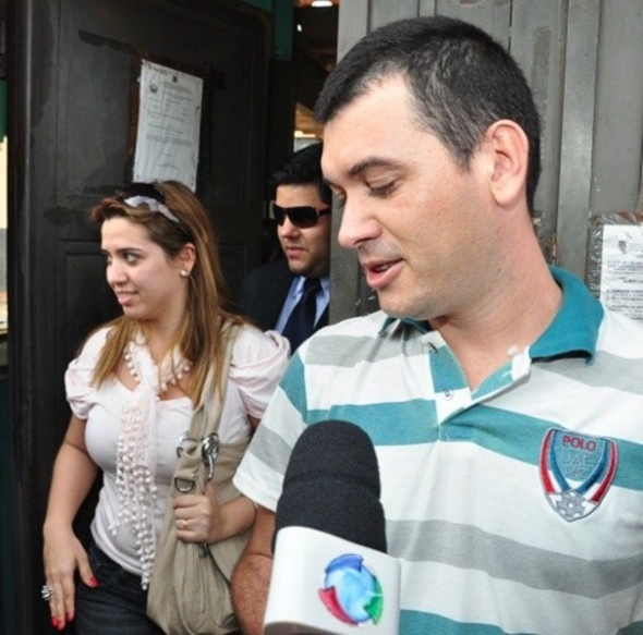 Hugleice diz que foi obrigado a confessar caso com Marielly