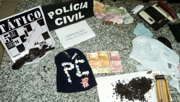 PolÃcia Civil e PM apreendem 31 porções de cocaÃna e maconha com mel