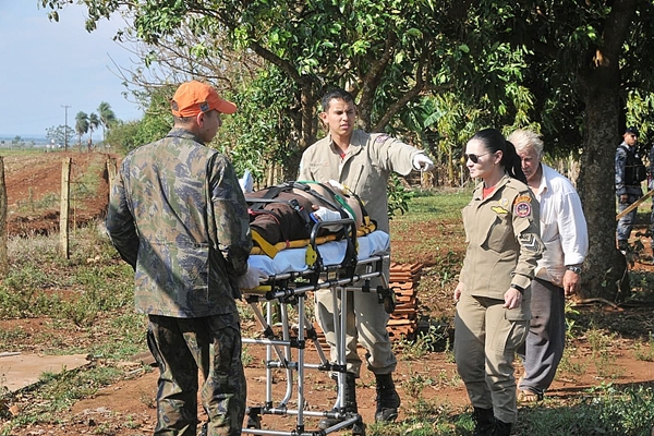 Passageiros assaltam na BR-060 motorista de Uber que pula do carro para escapar