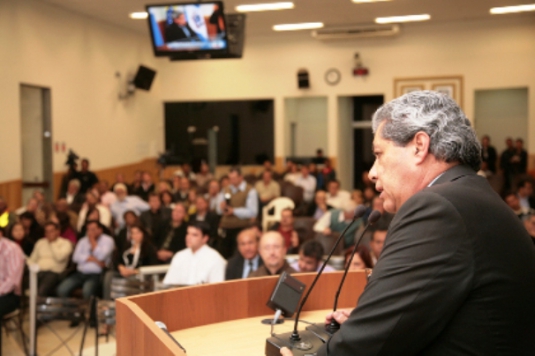 AndrÃ© recebe tÃ­tulo de cidadania e afirma que se torna mais responsÃ¡vel por TrÃªs Lagoas