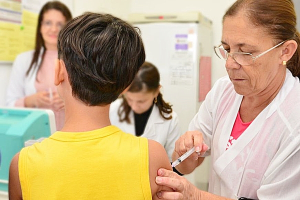 MinistÃ©rio quer vacinar mais de 20 milhÃµes de adolescentes contra HPV