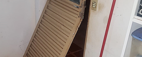 Marginal arromba casa de policial, provoca vandalismo e leva R$ 800,00