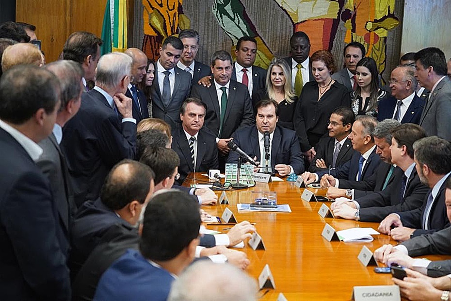 Bolsonaro entrega Ã  CÃ¢mara projeto que muda regras da CNH