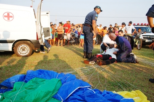 PÃ¡ra-quedista sofre fratura na bacia apÃ³s salto em SidrolÃ¢ndia