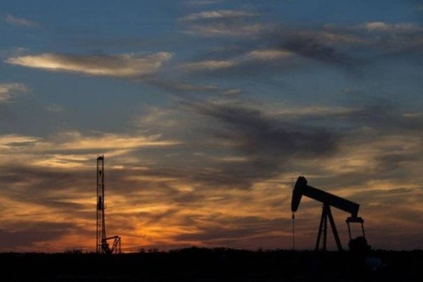 PetrÃ³leo nos EUA desaba quase 8% apesar de conversas sobre cortes pela Opep