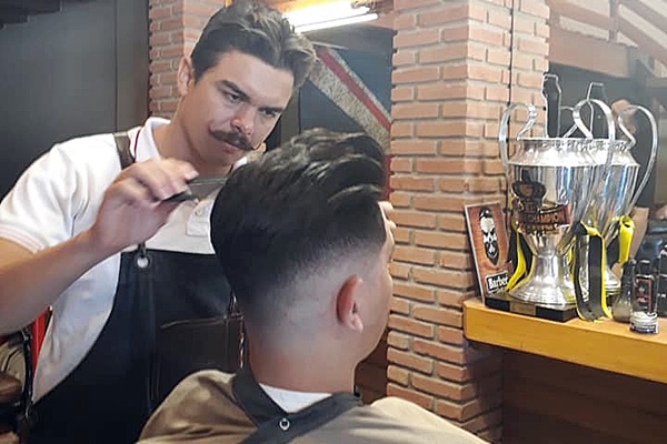 Barbeiros poderÃ£o aprimorar tÃ©cnicas em workshop com Kelvis Jara para acompanhar as tendÃªncias