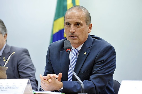 Governo anuncia linha de crÃ©dito via BNDES de atÃ© R$ 30 mil para caminhoneiros autÃ´nomos