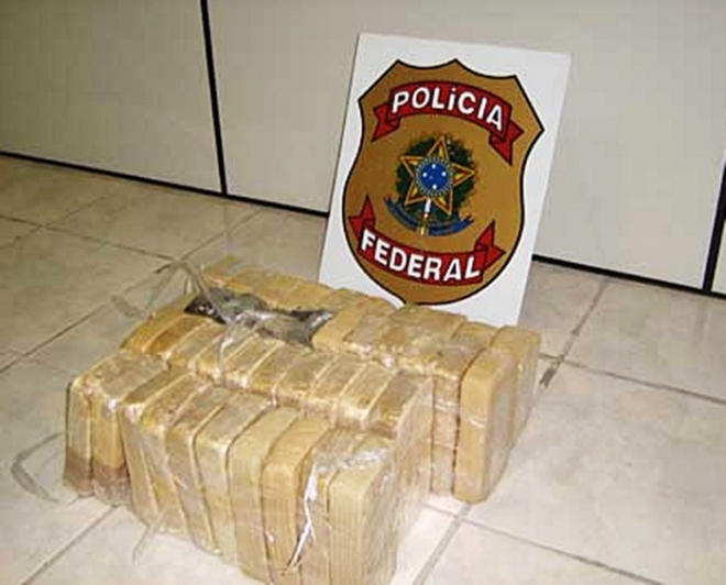 Motorista fica nervoso e acaba preso com 43 quilos de cocaÃ­na