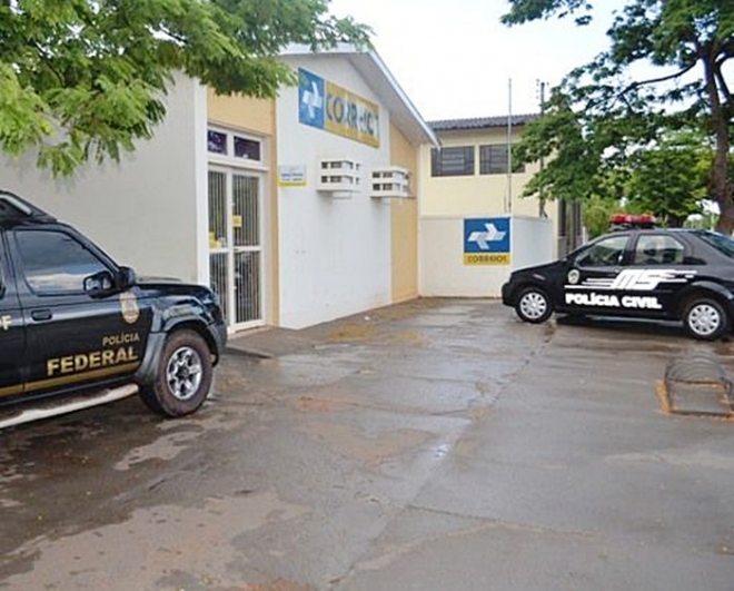 Dupla invade agÃªncia dos Correios, faz refÃ©ns e rouba cofre em Juti