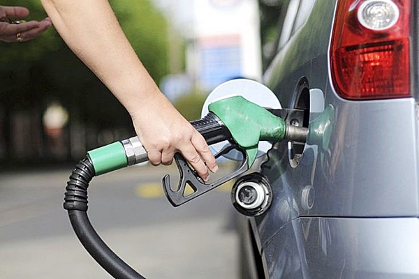 PreÃ§o mÃ©dio da gasolina volta a subir e vai a R$ 4,257, aponta ANP