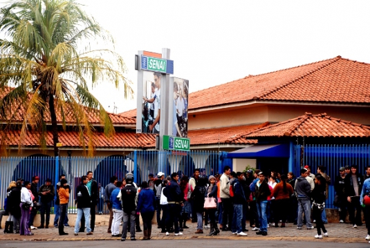 Senai atrai centenas de candidatos ao processo seletivo de aprendizagem industrial