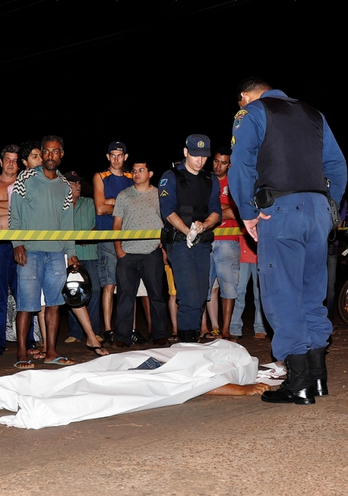 Homem Ã© assassinado com trÃªs tiros e outro Ã© esfaqueado em SidrolÃ¢ndia