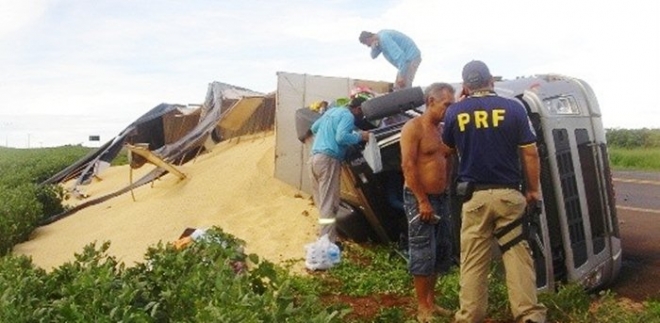 Homem causa acidente, foge e Ã© preso pela polÃ­cia