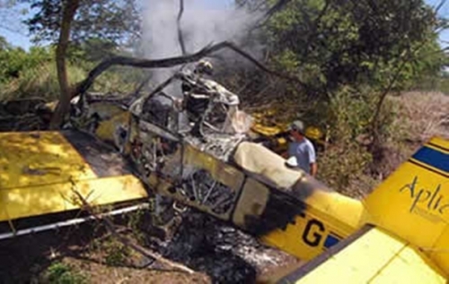 AviÃ£o pega fogo ao cair em fazenda de ItaporÃ£