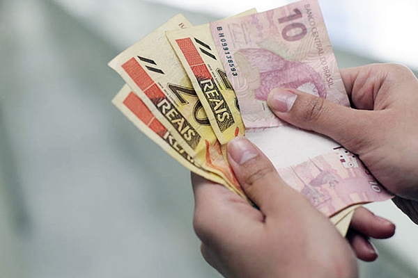 Governo aumenta para R$ 1.006 previsÃ£o para salÃ¡rio mÃ­nimo em 2019